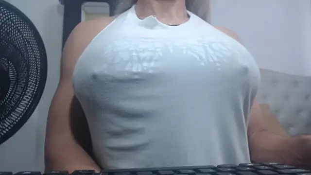 DanielaMuscleTSn Webbikameraesitys