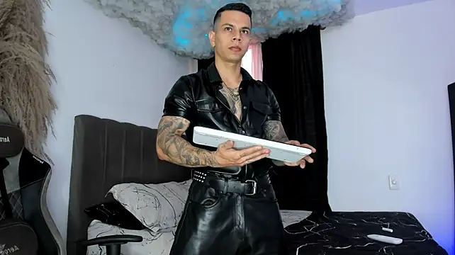 Aron_Dark Show Webcam