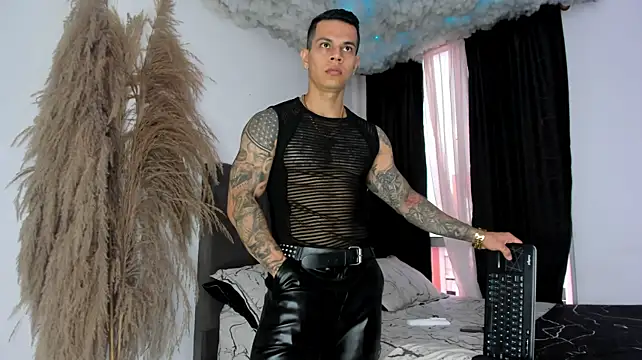 Pokazy przed kamerką – Aron_Dark