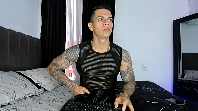 Aron_Dark Adlı Modelin Web Kamerası Şovu