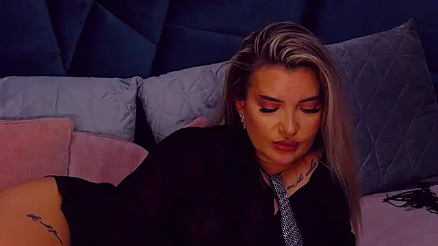 NightshadeIris live XXX chat