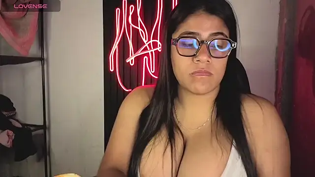 Chat +18 de Rubi_boobs_ ao vivo