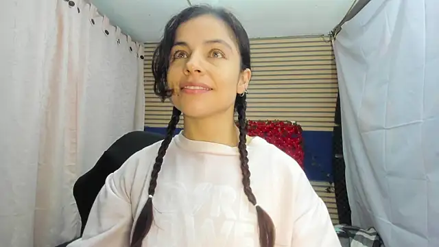 Chat +18 de rosse_2504 ao vivo