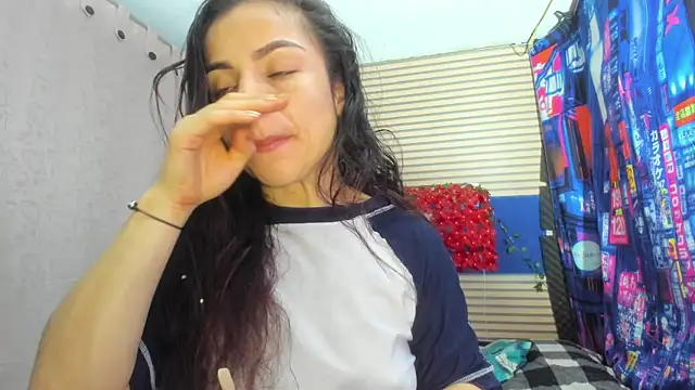 Chat +18 de rosse_2504 ao vivo
