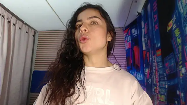 rosse_2504 Adlı Modelin Canlı XXX Sohbeti