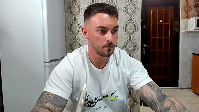 Jonmusclemaster Adlı Modelin Web Kamerası Şovu