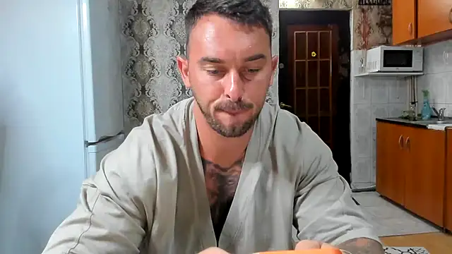 Jonmusclemaster: διαδικτυακό σόου στην κάμερα
