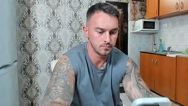 Show modela Jonmusclemaster na web-kameri
