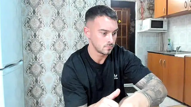 عرض كام Jonmusclemaster