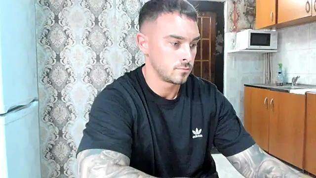 Show modela Jonmusclemaster na web-kameri