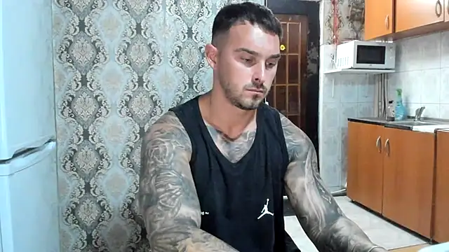 Jonmusclemaster 网络视讯表演