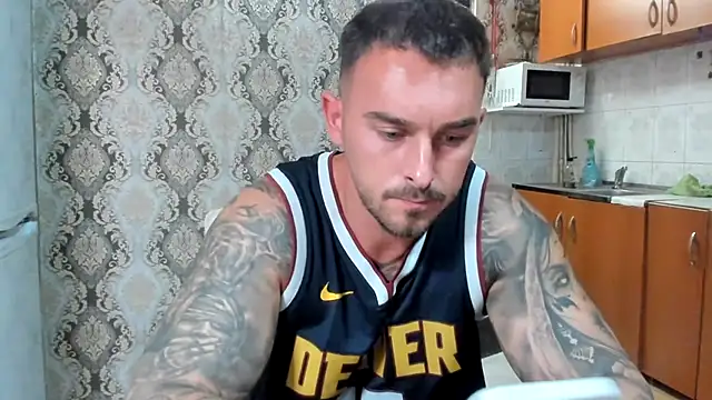 Show modela Jonmusclemaster na web-kameri
