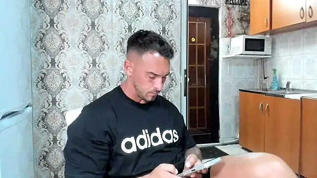 Jonmusclemaster 网络视讯表演