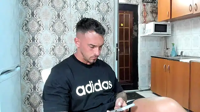 Jonmusclemaster 网络视讯表演