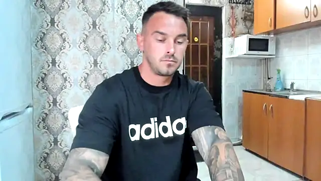 Jonmusclemaster 网络视讯表演