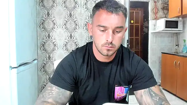 Jonmusclemaster Show in webcam