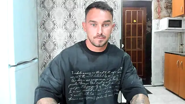 Show modela Jonmusclemaster na web-kameri