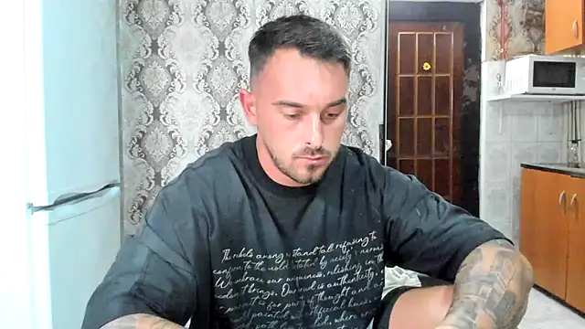 Show modela Jonmusclemaster na web-kameri
