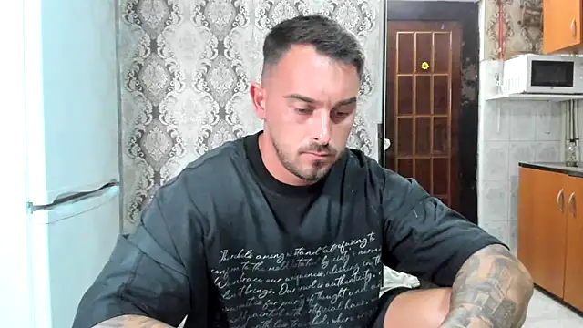 Jonmusclemaster Show in webcam