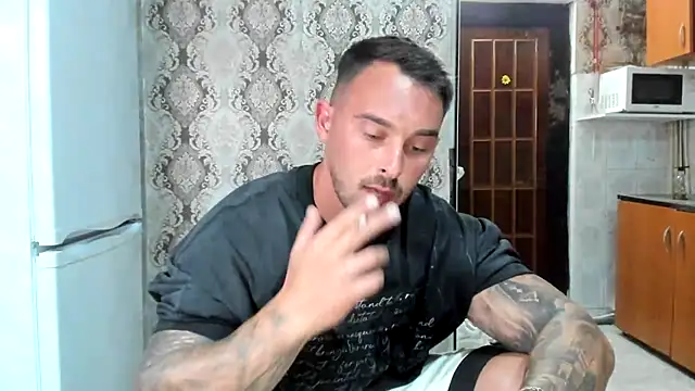 عرض كام Jonmusclemaster