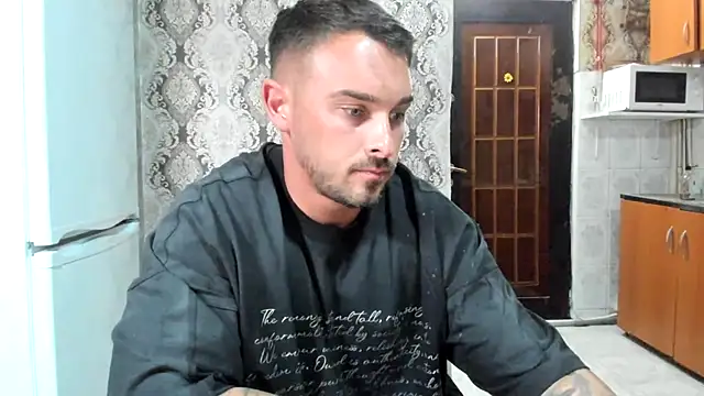 Show modela Jonmusclemaster na web-kameri