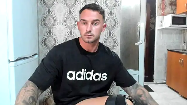 Show modela Jonmusclemaster na web-kameri