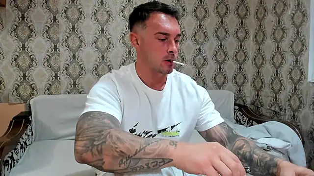 Jonmusclemaster: διαδικτυακό σόου στην κάμερα