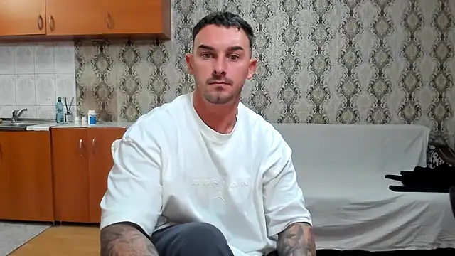 Show modela Jonmusclemaster na web-kameri