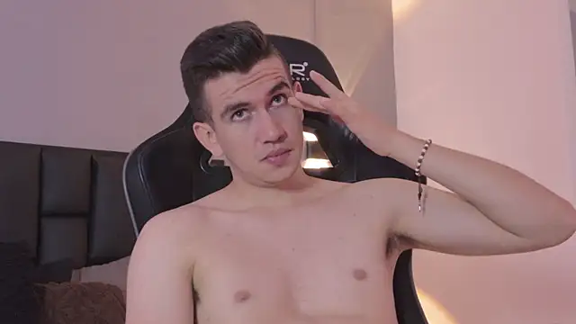 MikaelSlow Webcam Show
