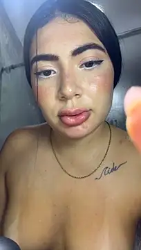 Mia_222n Webbikameraesitys