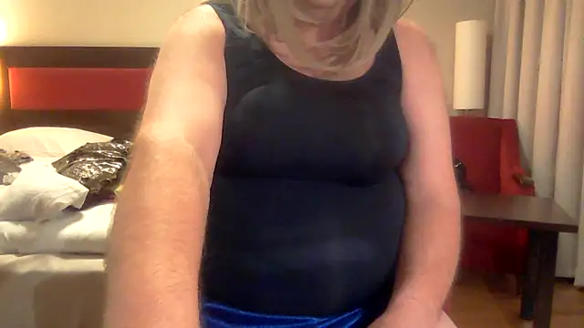 hugemaleboobs Webcamshow