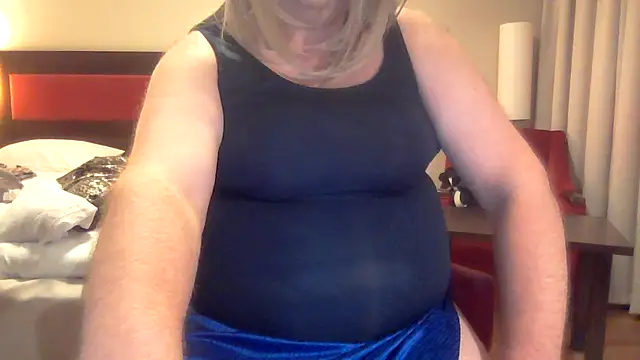 hugemaleboobs Webcamshow