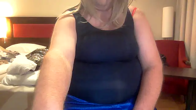 hugemaleboobs Webcamshow