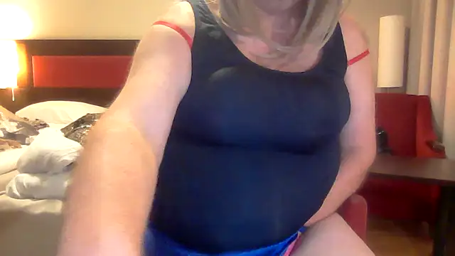 hugemaleboobs' Webcam Show