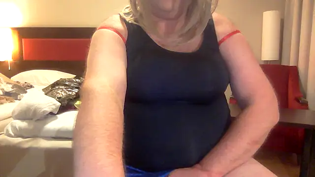 hugemaleboobs Шоу с уебкамера