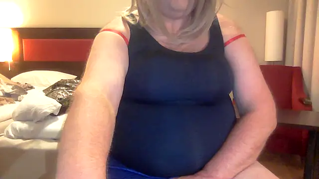 hugemaleboobs Webcamshow
