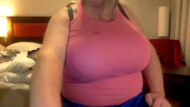 Show de hugemaleboobs na webcam