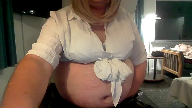 hugemaleboobs Webcam Show