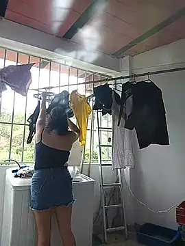 ariana_d20 Show in webcam