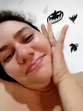 ariana_d20 Show in webcam