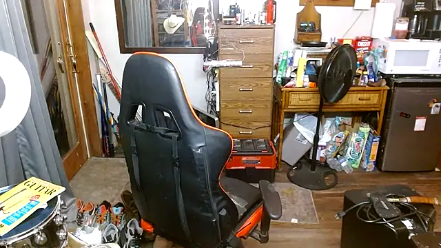 tongueispowerr6d9's Webcam Show