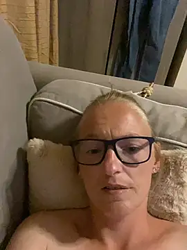 KikiDenhaag – webcam-show