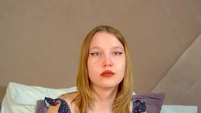 LiliLinn Show in webcam