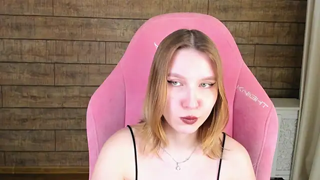 LiliLinn Adlı Modelin Canlı XXX Sohbeti