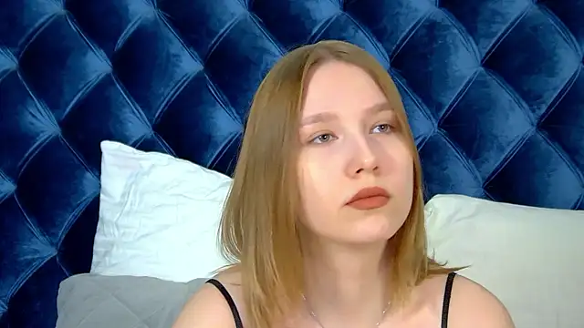 LiliLinn XXX чат на живо