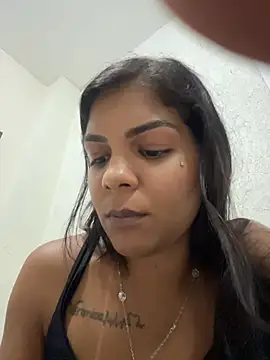 Chat +18 de Indiazinhax ao vivo