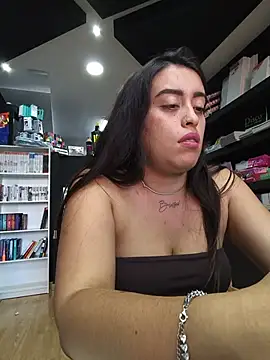 MissNyraSecret – Live XXX-chat