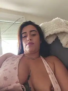 MissNyraSecret's Live XXX Chat