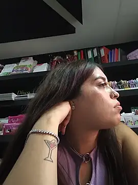 Chat XXX en directo de MissNyraSecret