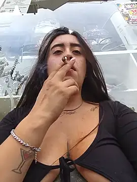 Chat +18 de MissNyraSecret ao vivo